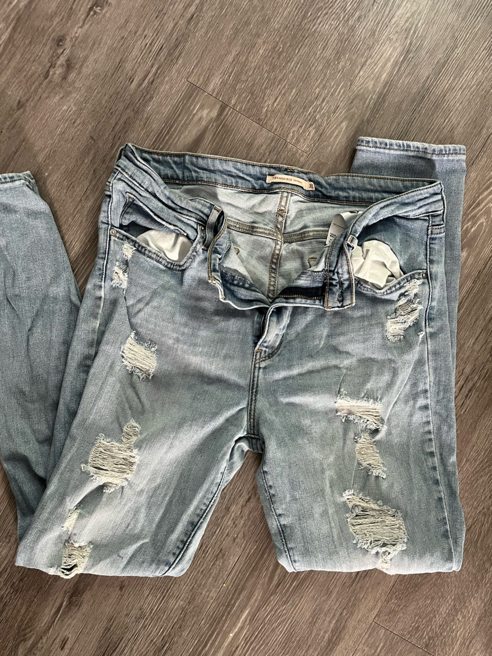 Levi’s Light Wash Distressed Denim Jeans